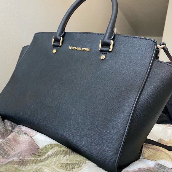 Michael Kors Selma Satchel Bag (Large) - Picture 2 of 7